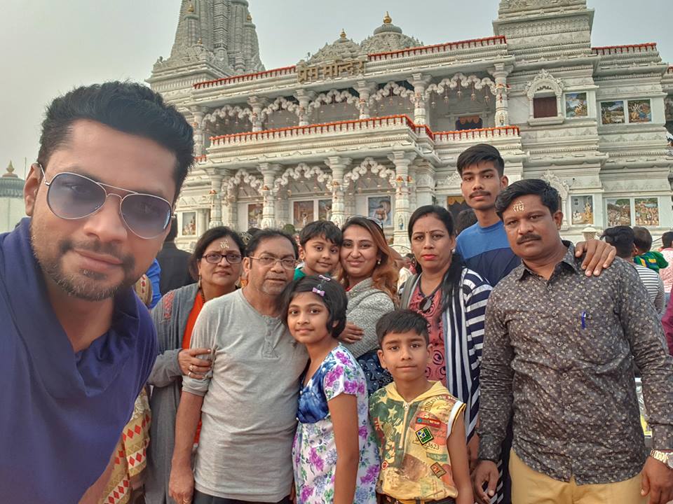 Image may contain: 10 people, including Sharanam Shah, Gopi Shah, Chaitanya Shah, Vaishali Sharanam Shah and Nilesh Shah, people smiling, people standing and outdoor