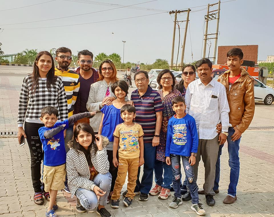 Image may contain: 14 people, including Sharanam Shah, Vaishali Sharanam Shah, Chaitanya Shah, Gopi Shah and Nilesh Shah, people smiling, people standing and outdoor