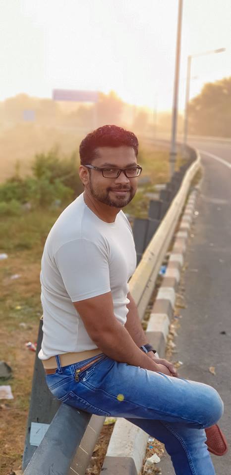 Image may contain: Sharanam Shah, smiling, standing, beard, sky and outdoor